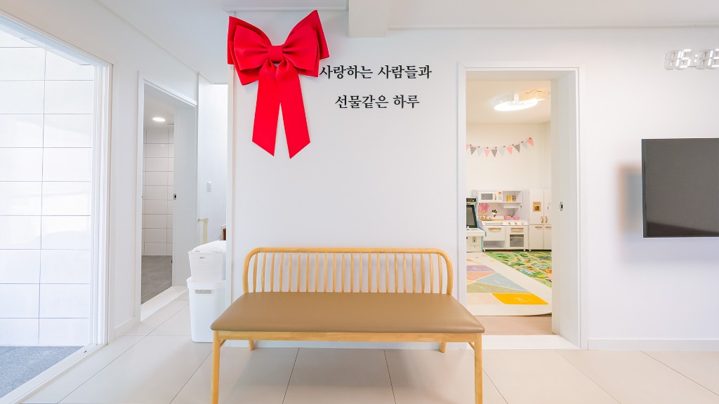 시그니처 레드 리본 포토존
